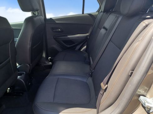 Used 2022 Chevrolet Trax LT w/ LT Convenience Package AWD/4WD image 16