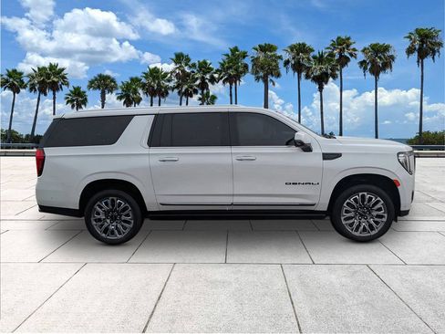 Used 2023 GMC Yukon XL Denali Ultimate AWD/4WD image 9