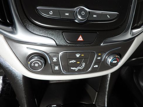 Used 2019 Chevrolet Equinox LT FWD image 13