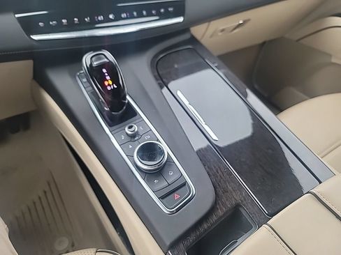 Used 2022 Cadillac Escalade ESV Premium Luxury AWD/4WD image 16