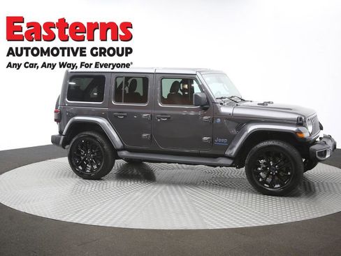 Used 2025 Jeep Wrangler Unlimited Sahara AWD/4WD image 46