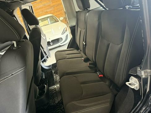 Used 2017 Jeep Wrangler Unlimited Sahara AWD/4WD image 23