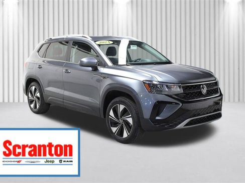 Used 2024 Volkswagen Taos SE AWD/4WD image 1