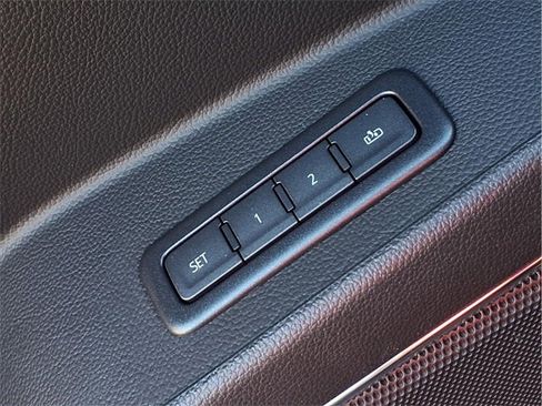 Used 2018 GMC Yukon SLT w/ Premium Edition image 17