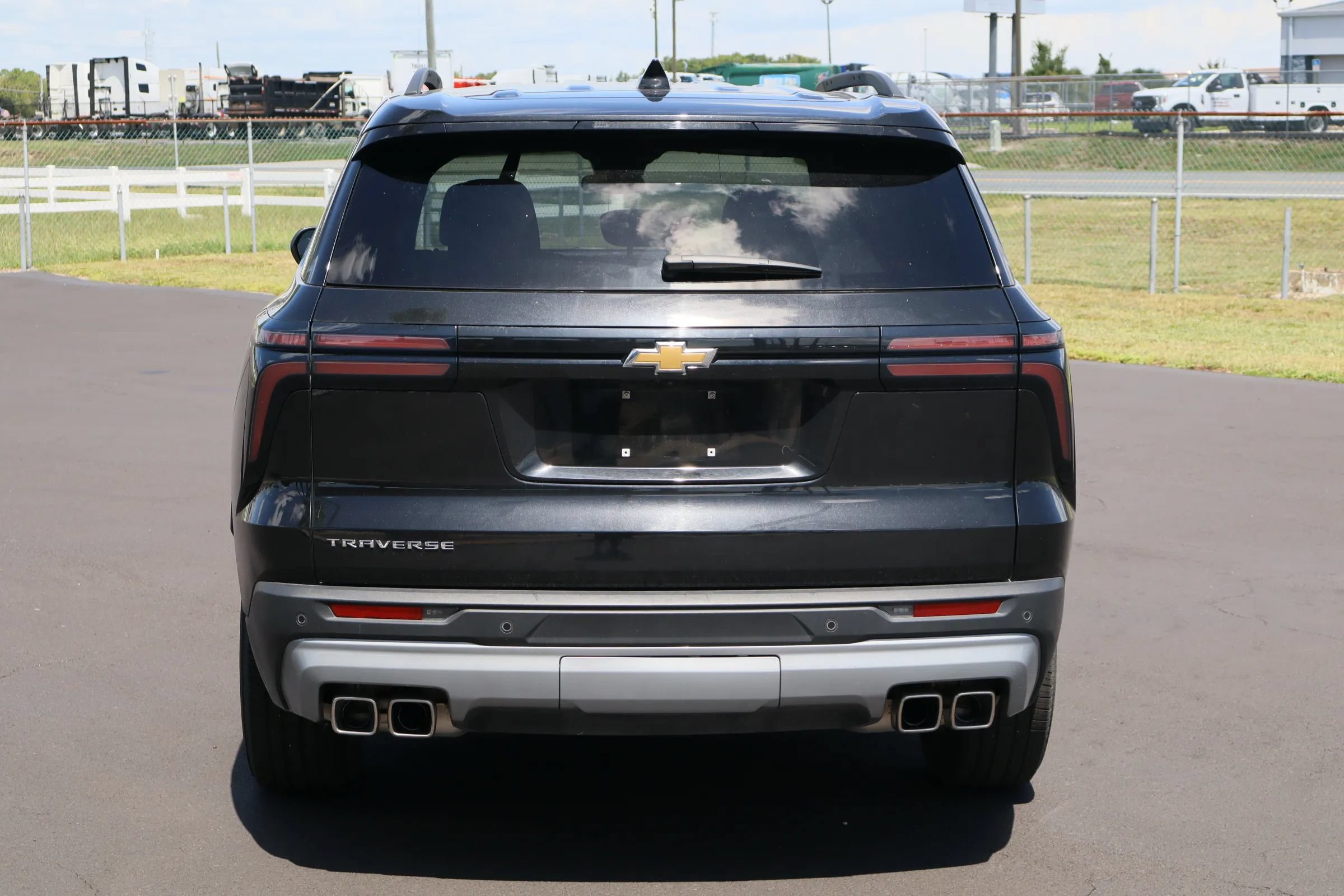Used 2026 Chevrolet Traverse LT FWD image 6