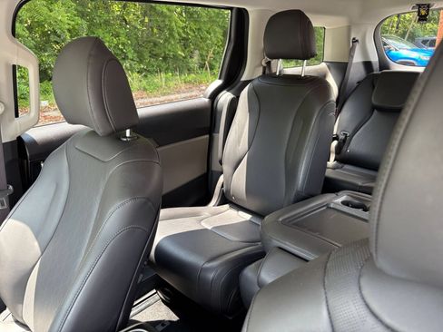 Used 2026 Kia Carnival FWD image 36
