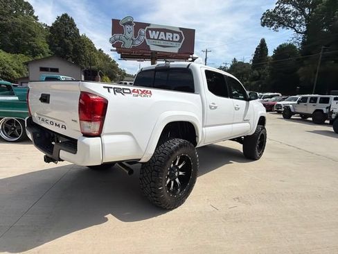 Used 2016 Toyota Tacoma TRD Sport w/ Towing Package AWD/4WD image 6