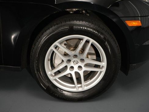 Used 2018 Porsche Macan AWD/4WD image 22
