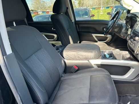 Used 2018 Nissan Titan SV w/ SV Convenience Package RWD image 29