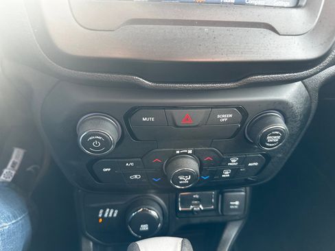 Used 2020 Jeep Renegade Altitude image 14