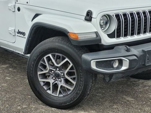 Used 2025 Jeep Wrangler Unlimited Sahara AWD/4WD image 9