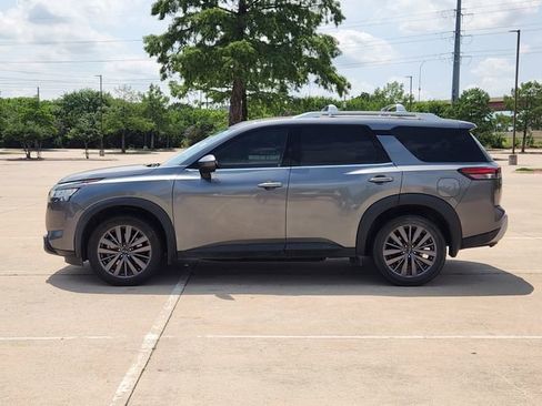 Used 2023 Nissan Pathfinder SL w/ SL Premium Package FWD image 4