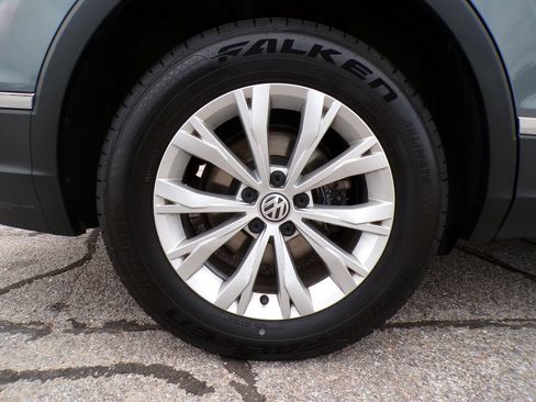 Used 2018 Volkswagen Tiguan SE w/ Panoramic Sunroof Package AWD/4WD image 22