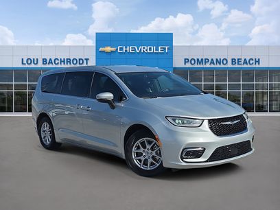 Used 2023 Chrysler Pacifica Touring-L