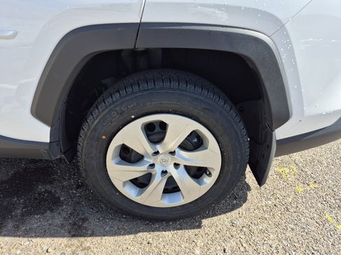 Certified 2021 Toyota RAV4 LE AWD/4WD image 24