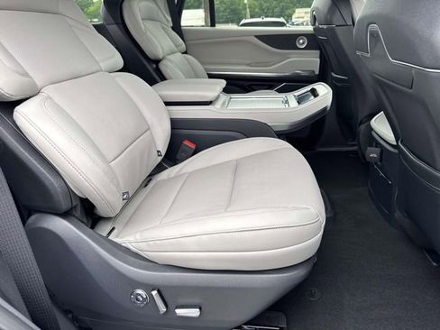 New 2026 Lincoln Navigator Reserve AWD/4WD image 10