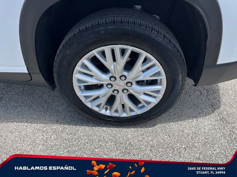 Used 2026 GMC Acadia Elevation w/ Elevation Premium Package FWD image 9