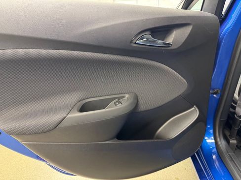 Used 2017 Chevrolet Cruze LT FWD image 16