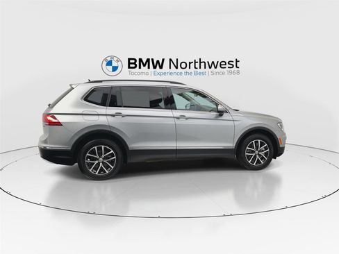 Used 2021 Volkswagen Tiguan SE w/ Panoramic Sunroof Package image 4