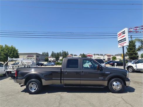 Used 2005 Ford F350 Lariat RWD image 4