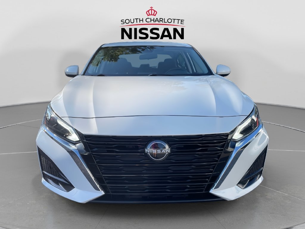 Used 2023 Nissan Altima 2.5 SV FWD image 2