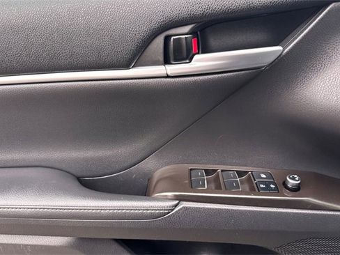 Used 2021 Toyota Camry XLE w/ Navigation Upgrade Package image 11