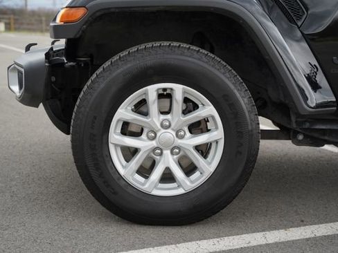 Used 2023 Jeep Gladiator Sport image 11