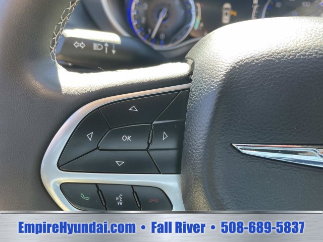 Used 2025 Chrysler Pacifica Select FWD image 30