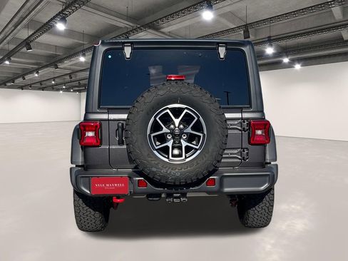 Used 2025 Jeep Wrangler Unlimited Rubicon w/ Convenience Group image 15