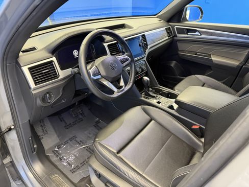 Certified 2023 Volkswagen Atlas Cross Sport SE FWD image 11