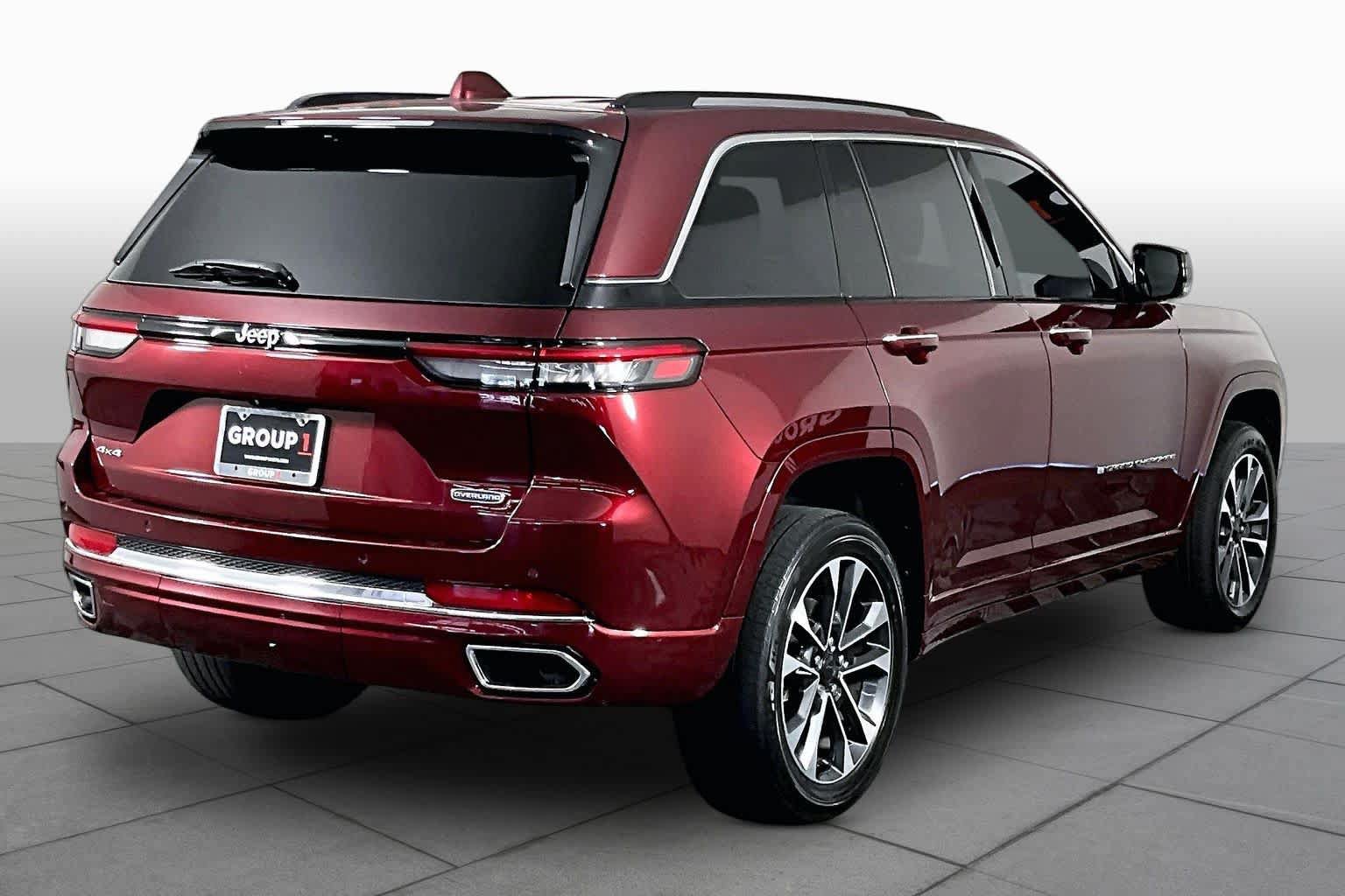 Used 2022 Jeep Grand Cherokee Overland AWD/4WD image 12