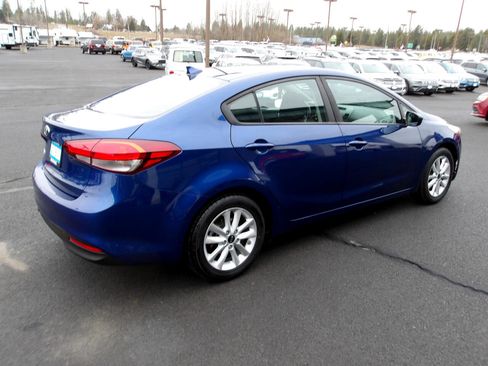 Used 2017 Kia Forte LX w/ LX Popular Package image 5