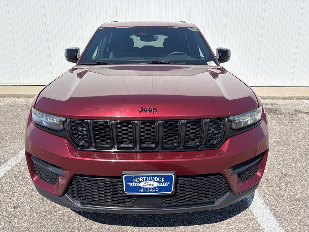 Used 2024 Jeep Grand Cherokee Altitude AWD/4WD image 11