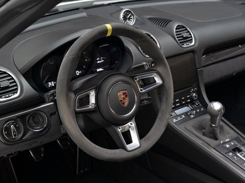 Used 2020 Porsche 718 Boxster Spyder RWD image 21