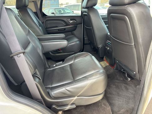 Used 2014 Cadillac Escalade Premium image 15