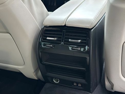 Used 2023 BMW 540i w/ Executive Package image 32