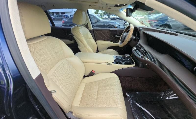 Used 2020 Lexus LS 500 w/ Interior Upgrade Package RWD image 10