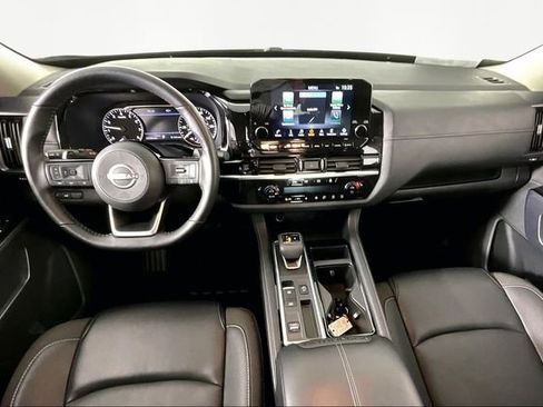 Used 2025 Nissan Pathfinder SL image 7