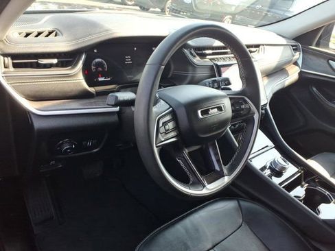 Used 2023 Jeep Grand Cherokee Limited AWD/4WD image 8