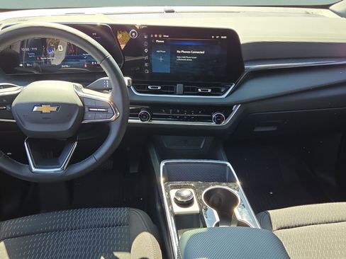 Used 2026 Chevrolet Equinox LT w/ Safety and Technology Package image 13