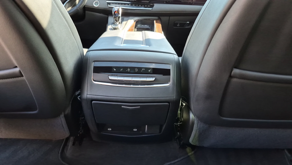 Used 2024 Cadillac Escalade Premium Luxury AWD/4WD image 22