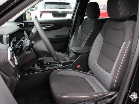 Used 2024 Chevrolet TrailBlazer LS FWD image 14