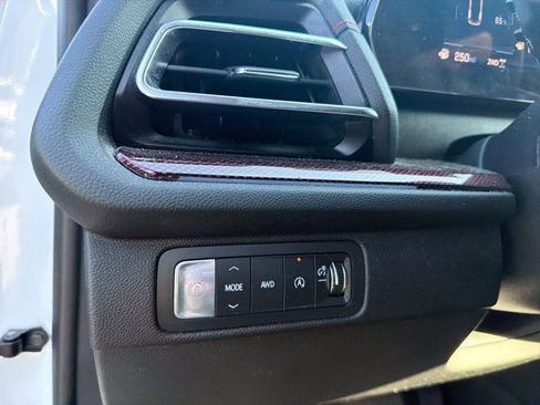 Used 2024 Chevrolet Traverse RS AWD/4WD image 18