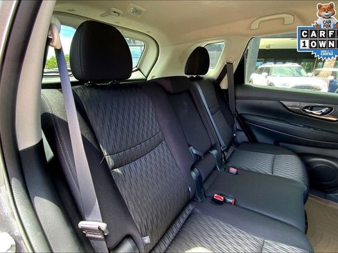 Used 2017 Nissan Rogue SV w/ SV Premium Package image 27