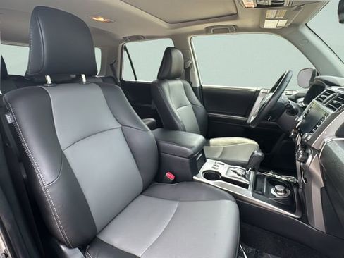 Used 2022 Toyota 4Runner SR5 Premium w/ Moonroof Package AWD/4WD image 22