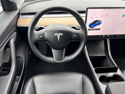 Used 2018 Tesla Model 3 Mid Range image 14