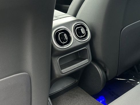 New 2025 Mercedes-Benz GLC 300 4MATIC image 15