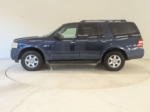 Used 2009 Ford Expedition XLT image 2