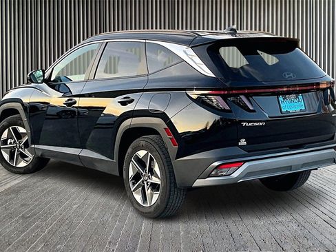 Certified 2025 Hyundai Tucson SEL image 2