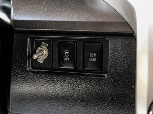 Used 2015 Toyota Tundra SR5 w/ SR5 Upgrade Package image 36